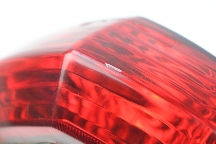 photo de FARO TRASERO PEUGEOT KISBEE 2T 50 (2010 - 2017) - Detalles de los puntos de fijación