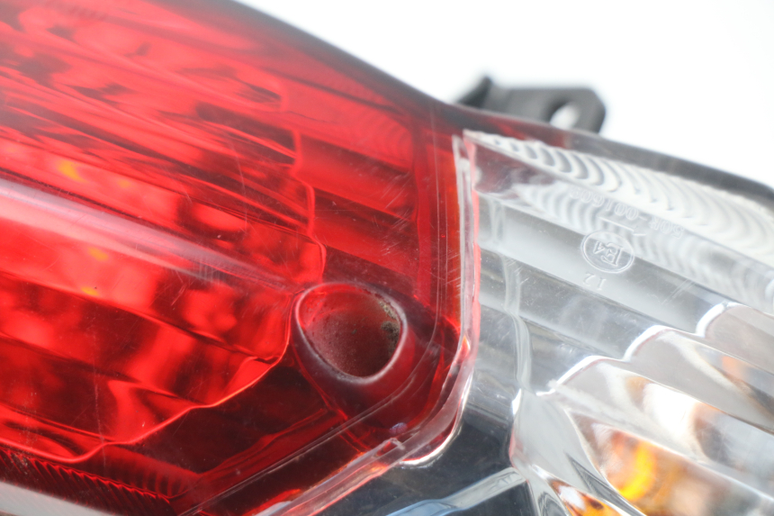 photo de FARO TRASERO PEUGEOT KISBEE 2T 50 (2010 - 2017) - Estado de la superficie y material