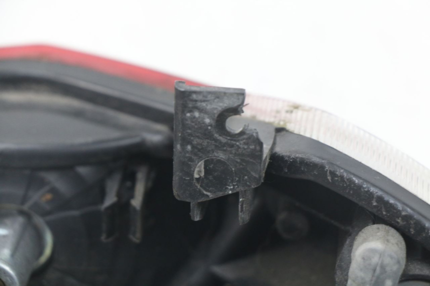 photo de FARO TRASERO PEUGEOT KISBEE 2T 50 (2010 - 2017) - Primer plano técnico