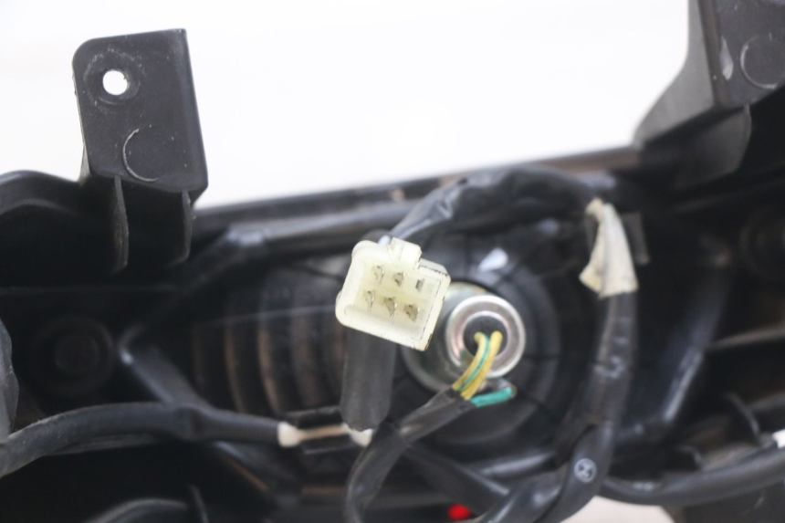 photo de FARO TRASERO PEUGEOT KISBEE 2T 50 (2010 - 2017) - Detalle de la pieza