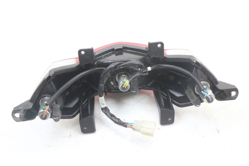 photo de FARO TRASERO PEUGEOT KISBEE 2T 50 (2010 - 2017) - Primer plano técnico