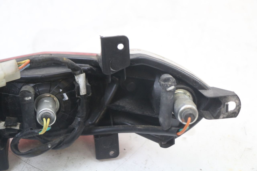 photo de FARO TRASERO PEUGEOT KISBEE 2T 50 (2010 - 2017) - Estado de la superficie y material