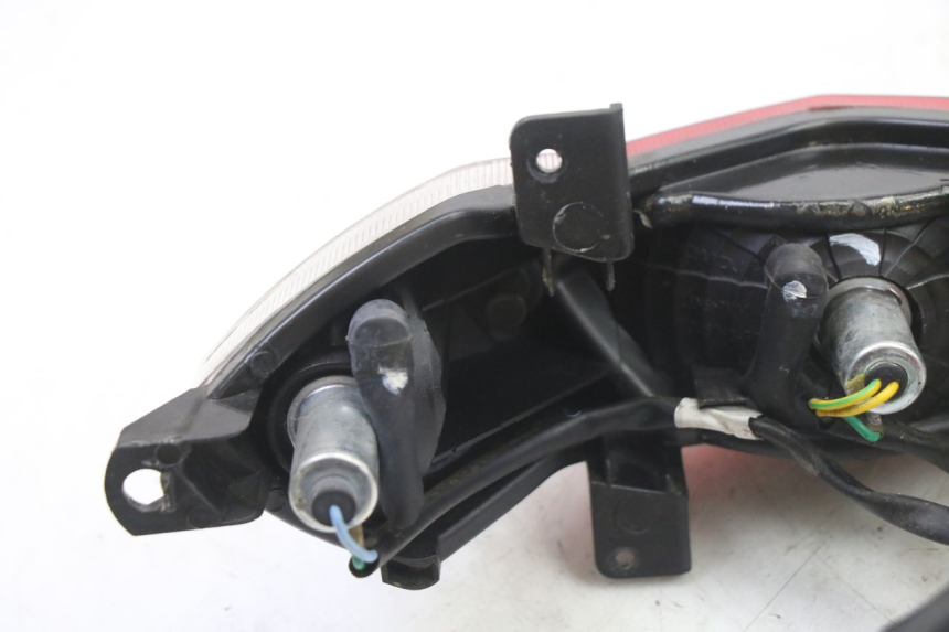 photo de LUZ TRASERA PEUGEOT KISBEE 2T 50 (2018 - 2022) - Detalles de los puntos de fijación