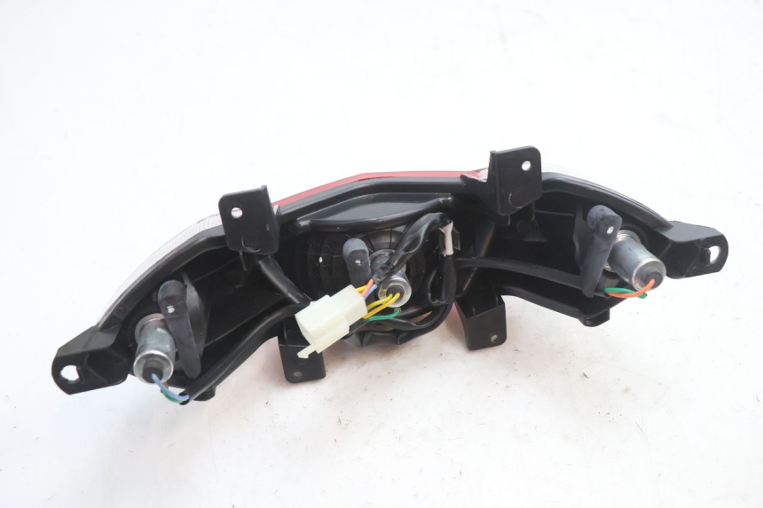 photo de LUZ TRASERA PEUGEOT KISBEE 2T 50 (2018 - 2022) - Primer plano técnico
