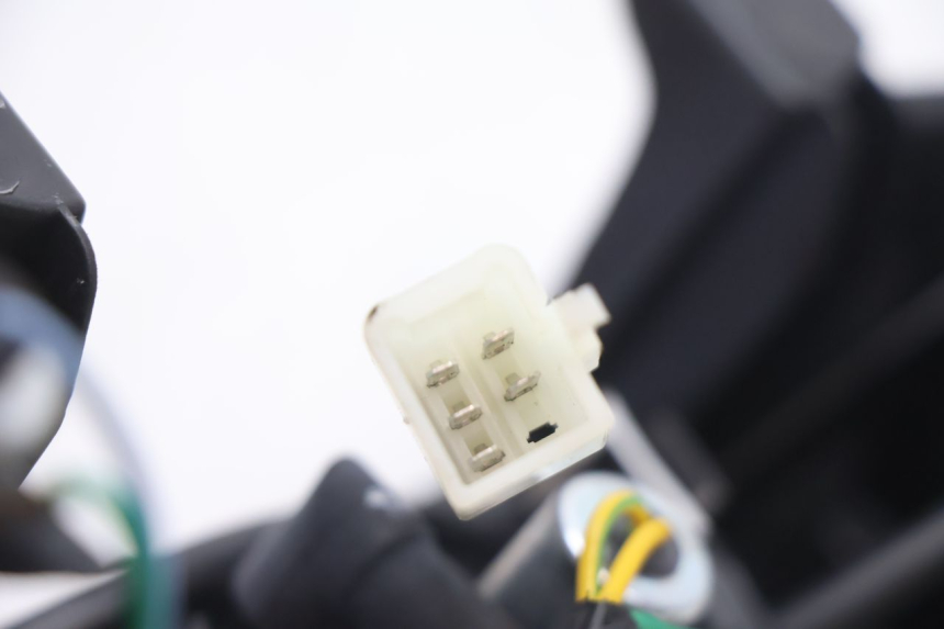 photo de LUZ TRASERA PEUGEOT KISBEE 2T 50 (2018 - 2022) - Detalles de los puntos de fijación