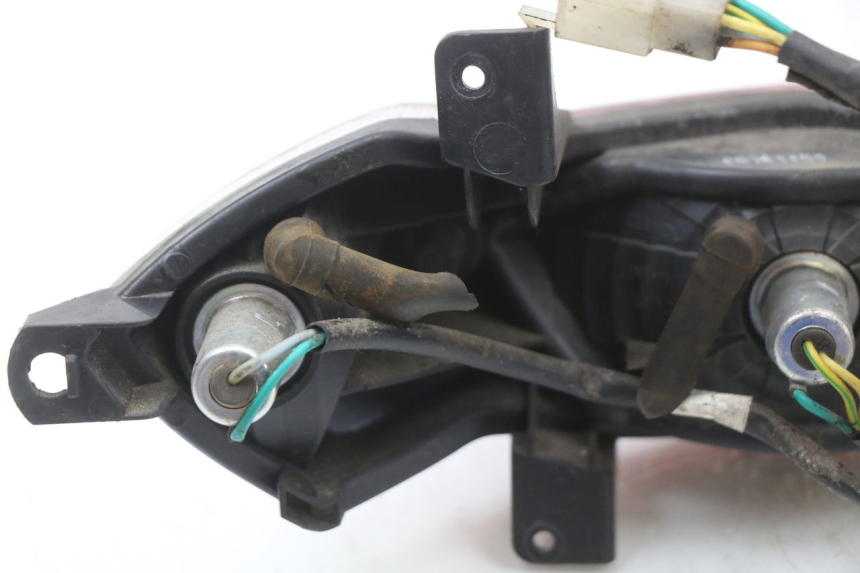 photo de LUZ TRASERA PEUGEOT KISBEE 4T 50 (2010 - 2017) - Detalles de los puntos de fijación