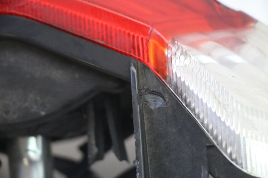 photo de FARO TRASERO PEUGEOT KISBEE 4T 50 (2018 - 2022) - Estado de la superficie y material