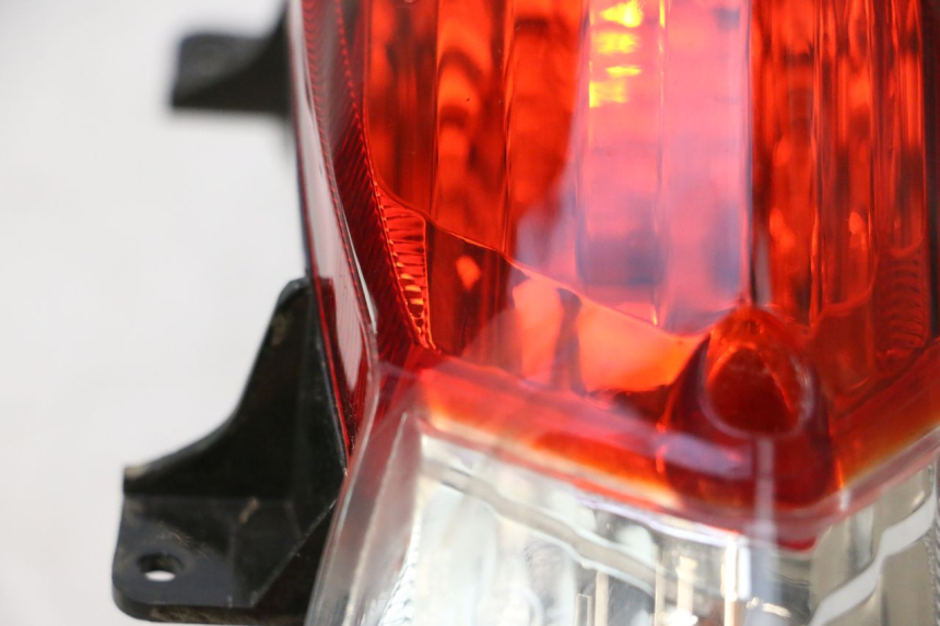 photo de FARO TRASERO PEUGEOT KISBEE 4T 50 (2018 - 2022) - Zoom estado de uso