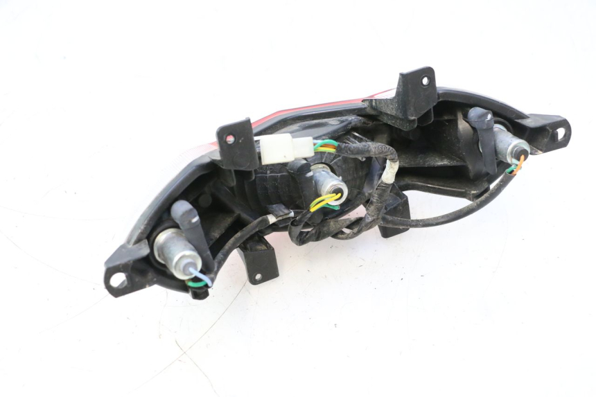 photo de FARO TRASERO PEUGEOT KISBEE 4T 50 (2018 - 2022) - Estado de la superficie y material