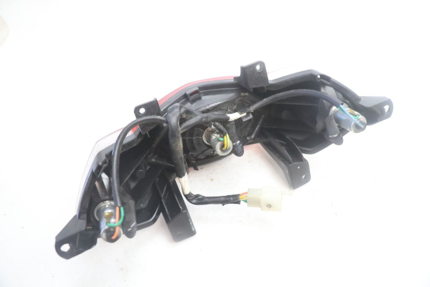 photo de FARO TRASERO PEUGEOT KISBEE 4T 50 (2018 - 2022) - Detalles de los puntos de fijación