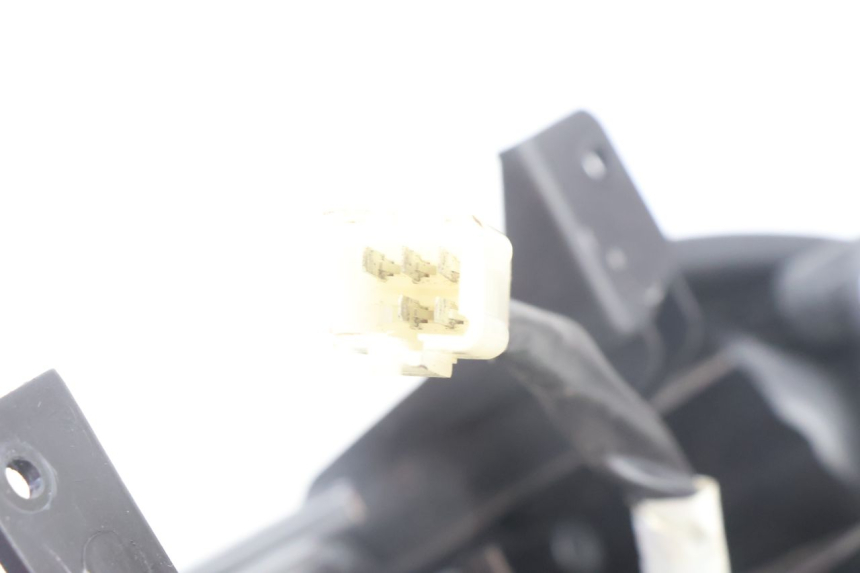 photo de LUZ TRASERA PEUGEOT KISBEE 4T 50 (2010 - 2017) - Estado de la superficie y material