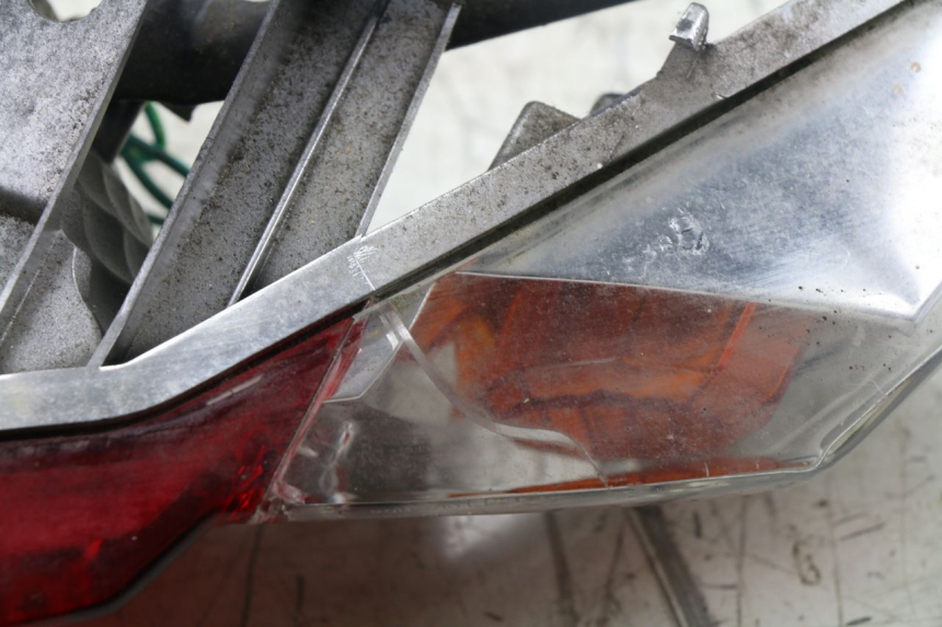 photo de LUZ TRASERA KYMCO AGILITY RS 4T 50 (2009 - 2013) - Zoom estado de uso