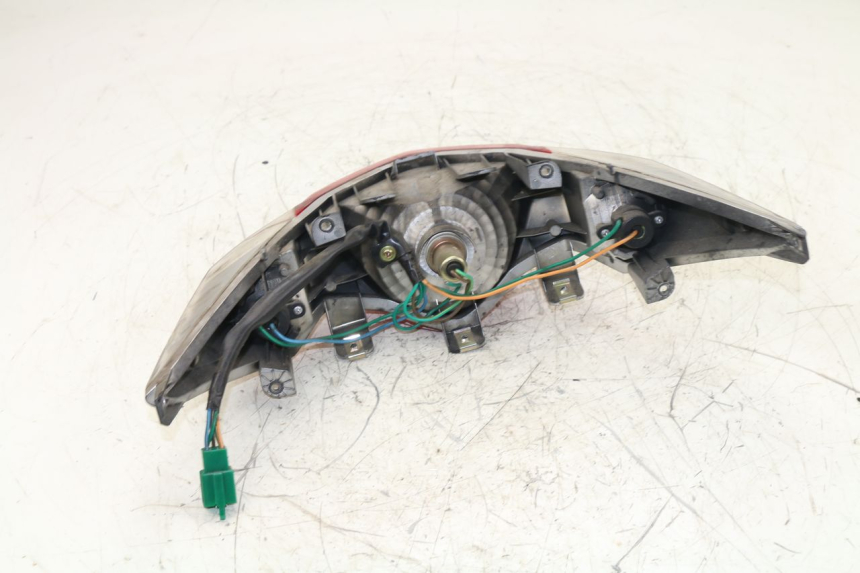 photo de LUZ TRASERA KYMCO AGILITY RS 4T 50 (2009 - 2013) - Detalles de los puntos de fijación