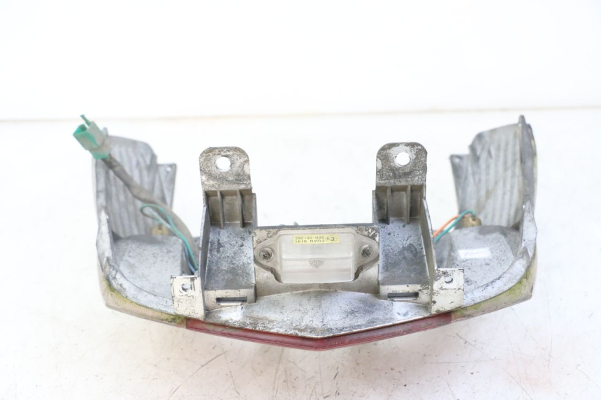 photo de LUZ TRASERA KYMCO DINK 4T 50 (2007 - 2018) - Detalles de los puntos de fijación