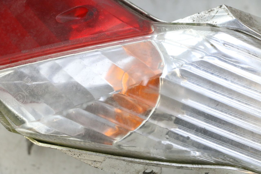 photo de LUZ TRASERA KYMCO DINK 4T 50 (2007 - 2018) - Recambio usado revisado