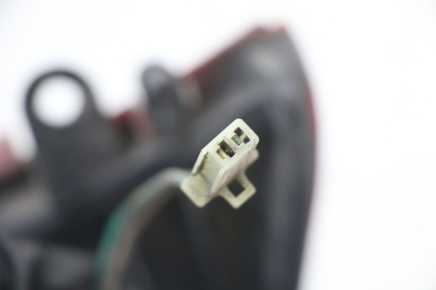 photo de LUZ TRASERA KYMCO GRAND DINK 125 (2008 - 2014) - Estado de la superficie y material