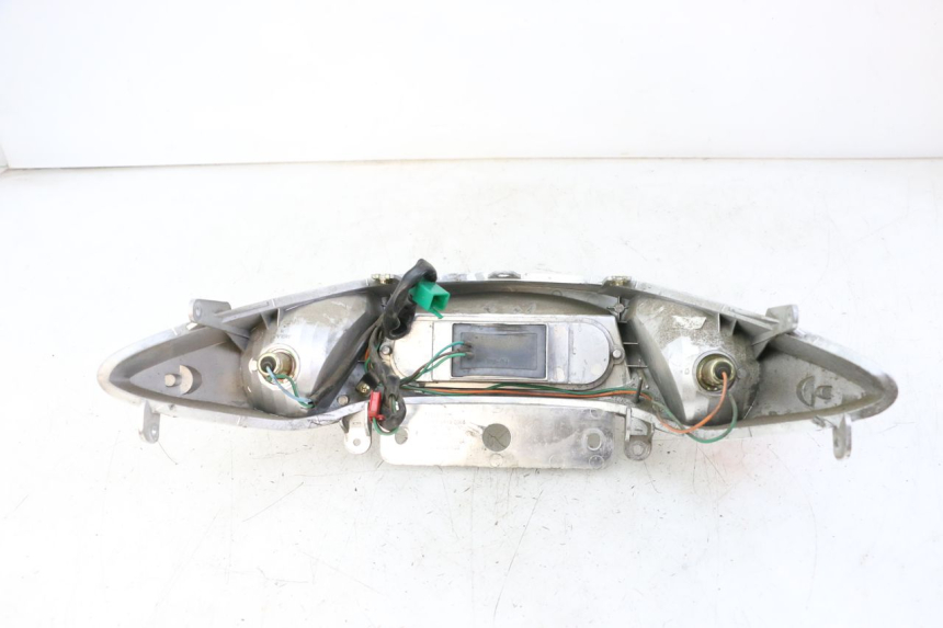 photo de LUZ TRASERA KYMCO XCITING 500 (2007 - 2010) - Detalles de los puntos de fijación