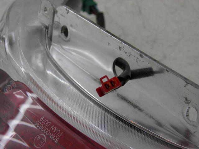 photo de LUZ TRASERA KYMCO XCITING RI ABS 500 (2010) - Detalles de los puntos de fijación