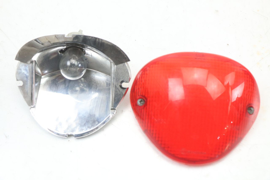 photo de LUZ TRASERA PIAGGIO LIBERTY 4T 50 (2004 - 2008) - Primer plano técnico