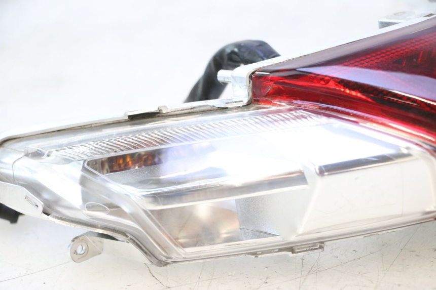 photo de LUZ TRASERA PIAGGIO LIBERTY IGET 4T 50 (2015 - 2020) - Zoom estado de uso