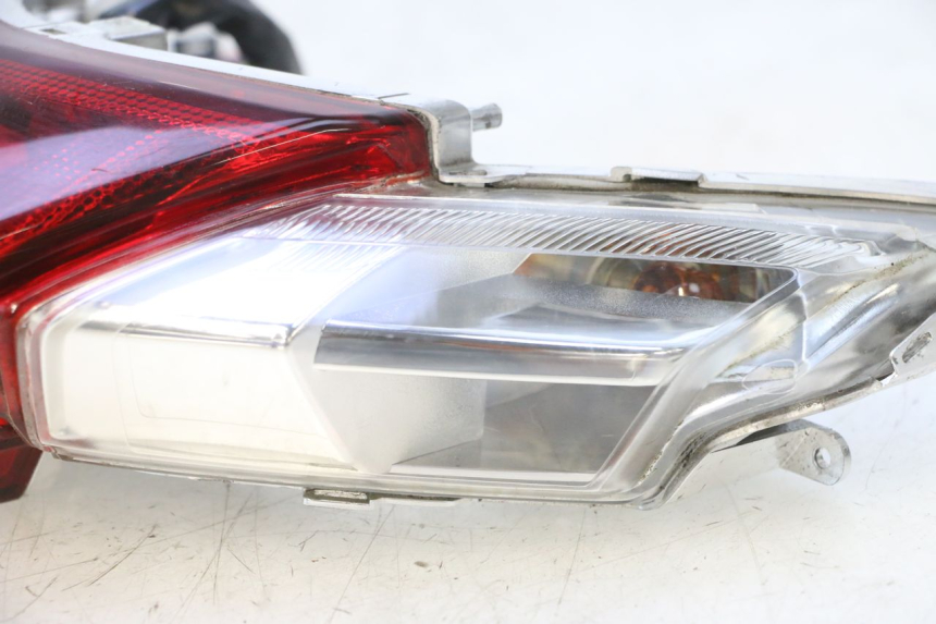 photo de LUZ TRASERA PIAGGIO LIBERTY IGET 4T 50 (2015 - 2020) - Otra perspectiva