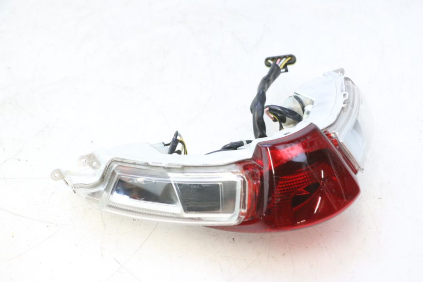photo de LUZ TRASERA PIAGGIO LIBERTY IGET 4T 50 (2015 - 2020) - Detalles de los puntos de fijación