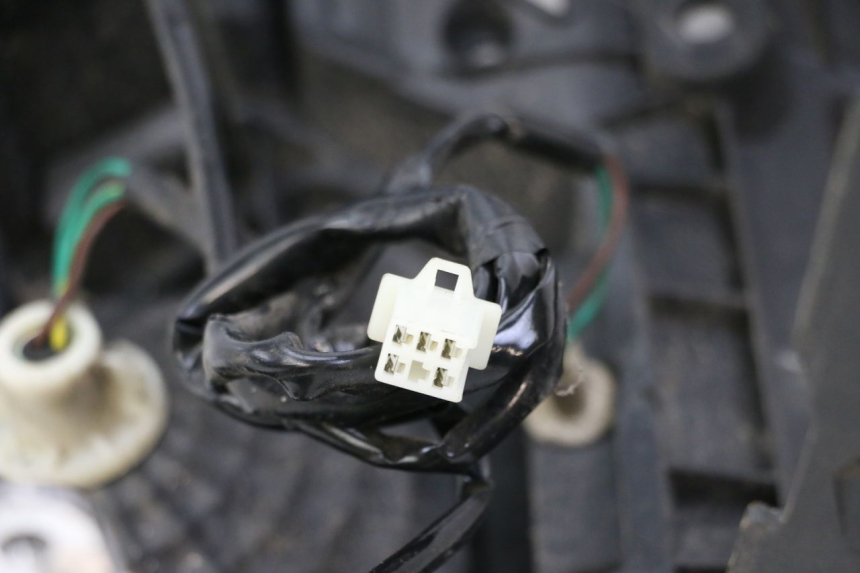 photo de LUZ TRASERA LONGJIA SHARPY 125 (2020 - 2024) - Detalles de los puntos de fijación