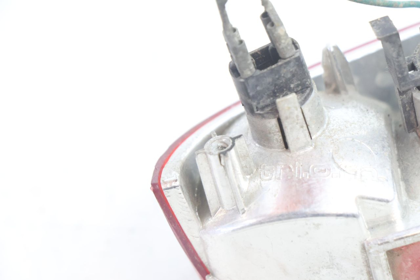 photo de LUZ TRASERA PEUGEOT LUDIX BLASTER 50 (2006 - 2014) - Estado de la superficie y material