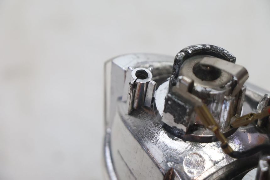 photo de LUZ TRASERA PEUGEOT LUDIX SNAKE 2T 50 (2004 - 2014) - Detalles de los puntos de fijación