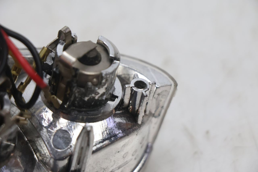photo de LUZ TRASERA PEUGEOT LUDIX SNAKE 2T 50 (2004 - 2014) - Estado de la superficie y material