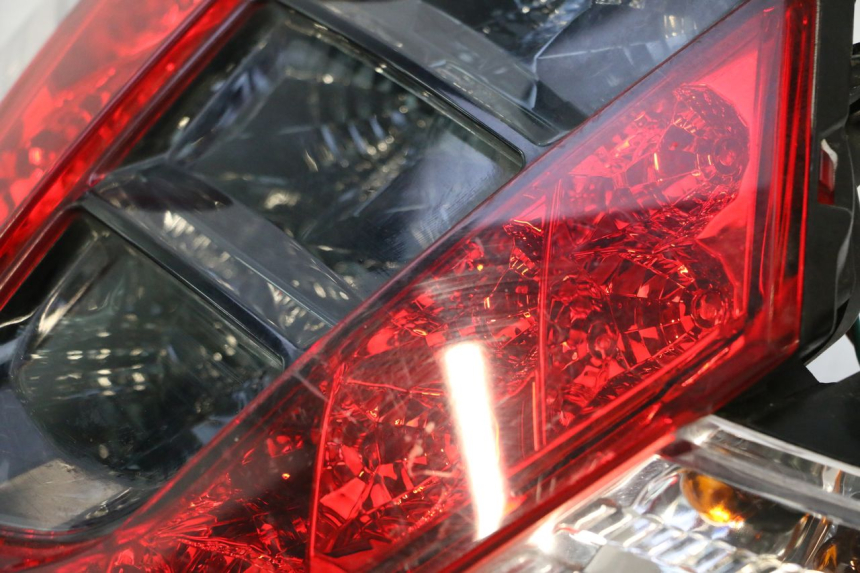 photo de LUZ TRASERA KYMCO MOVIE S 125 (2009 - 2018) - Detalles de los puntos de fijación