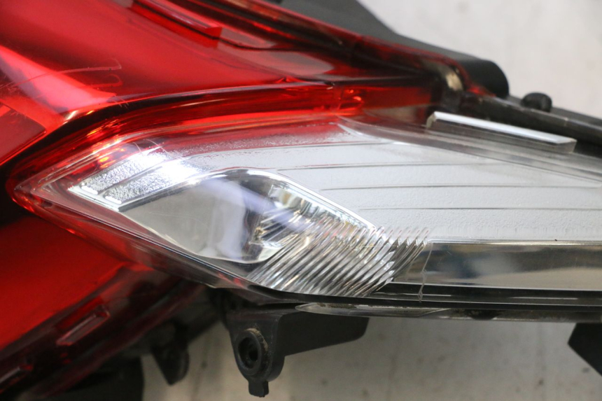photo de LUZ TRASERA KYMCO LIKE 4T 50 (2019 - 2025) - Detalles de los puntos de fijación