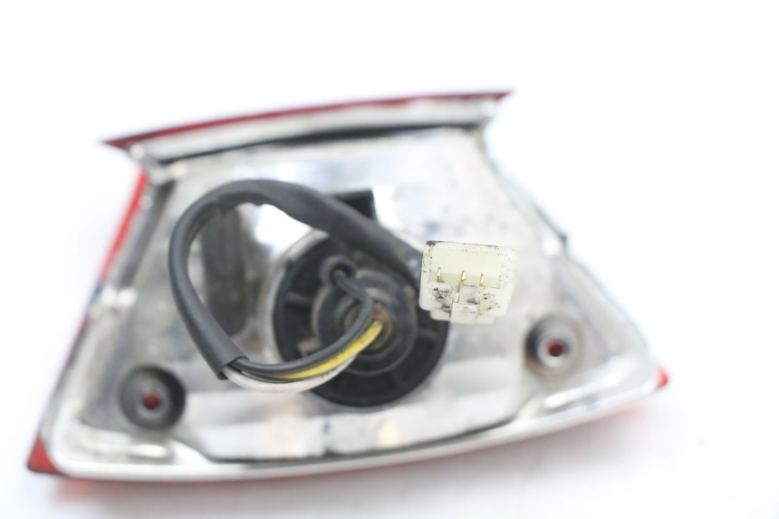 photo de LUZ TRASERA PIAGGIO NEW TYPHOON 50 (2018 - 2021) - Detalles de los puntos de fijación