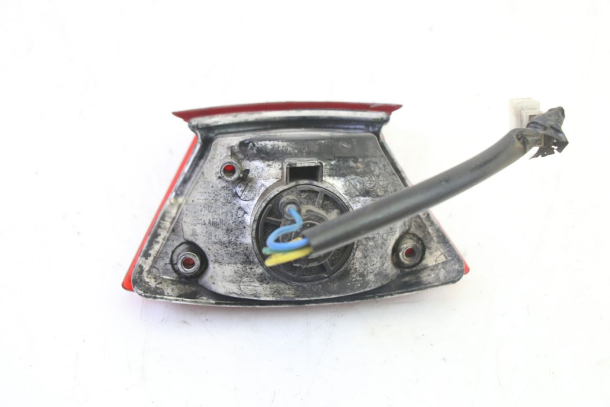 photo de LUZ TRASERA PIAGGIO NEW TYPHOON 50 (2010 - 2017) - Detalles de los puntos de fijación