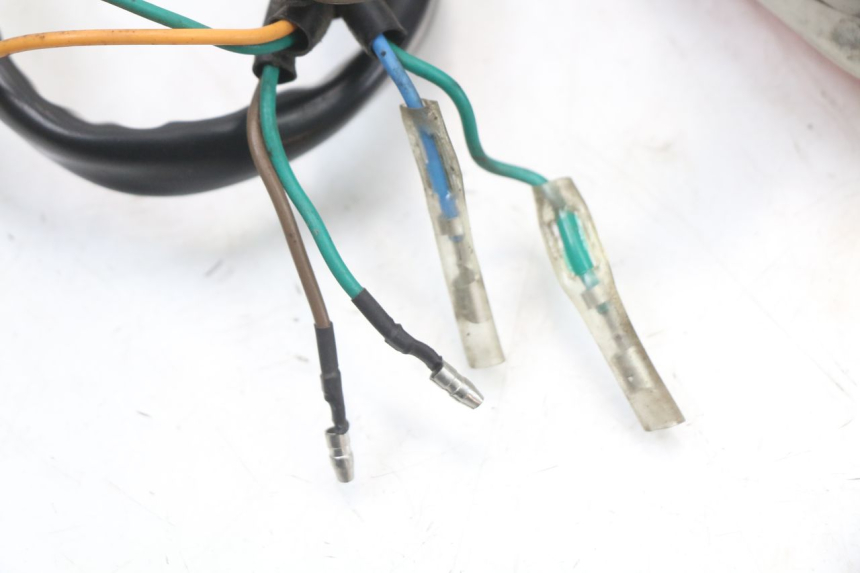 photo de LUZ TRASERA SYM ORBIT 50 (2008 - 2010) - Detalles de los puntos de fijación