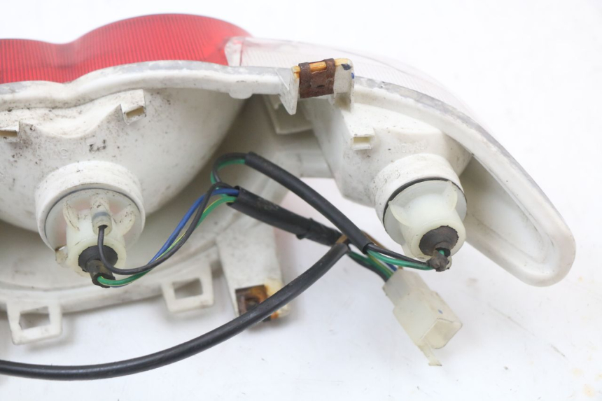 photo de LUZ TRASERA MBK OVETTO ONE 2T 50 (2013 - 2017) - Detalles de los puntos de fijación