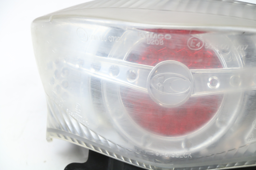 photo de LUZ TRASERA KYMCO PEOPLE S 125 (2000 - 2008) - Detalles de los puntos de fijación