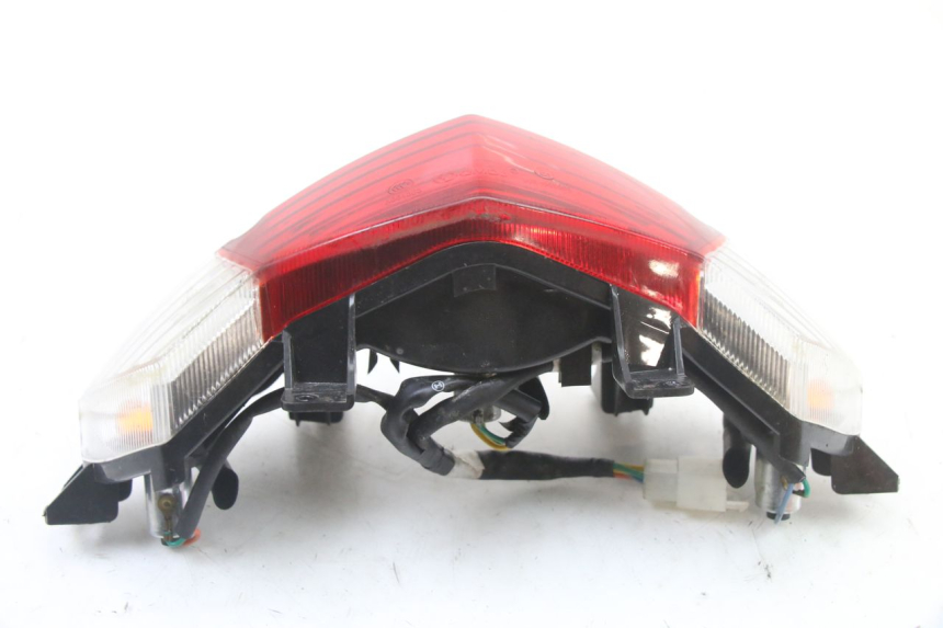 photo de FARO TRASERO PEUGEOT KISBEE 4T 50 (2018 - 2022) - Primer plano técnico