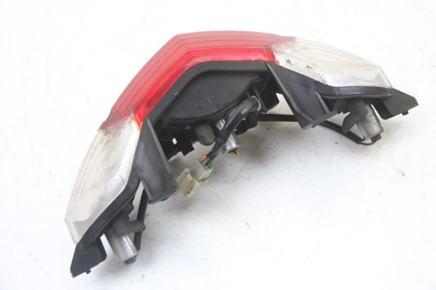 photo de FARO TRASERO PEUGEOT KISBEE 4T 50 (2018 - 2022) - Primer plano técnico