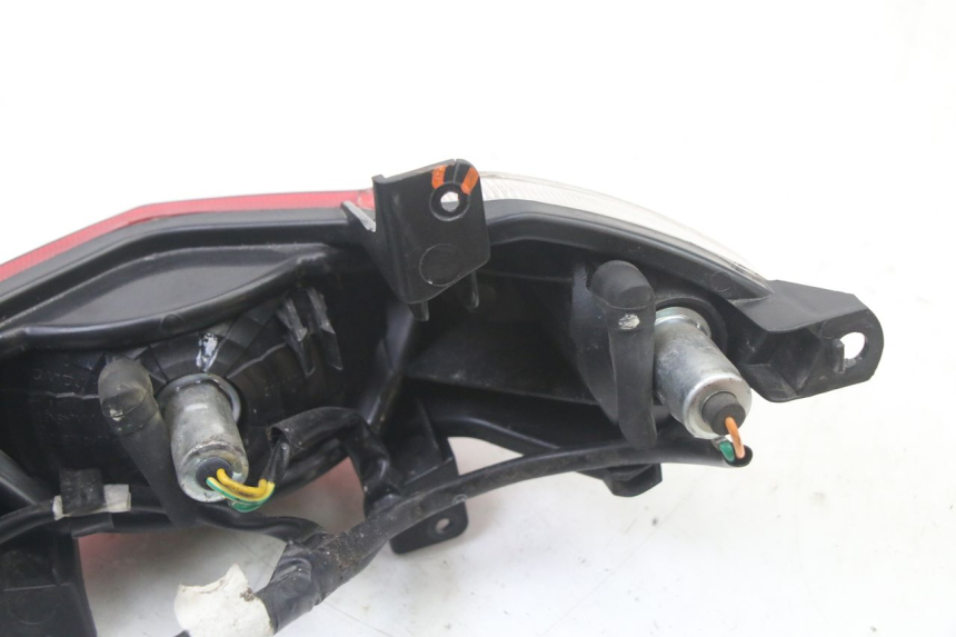 photo de LUZ TRASERA PEUGEOT STREETZONE I 2T 50 (2018 - 2020) - Detalles de los puntos de fijación