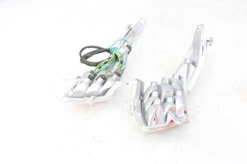 photo de LUZ TRASERA PEUGEOT VIVACITY 125 (2010 - 2017) - Detalle de la pieza