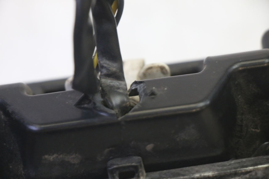 photo de LUZ TRASERA RIDE RACE 2T 50 (2012 - 2017) - Detalles de los puntos de fijación