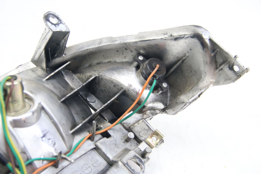 photo de FARO TRASERO TNT MOTOR ROMA 10' 4T 50 (2019 - 2022) - Detalles de los puntos de fijación