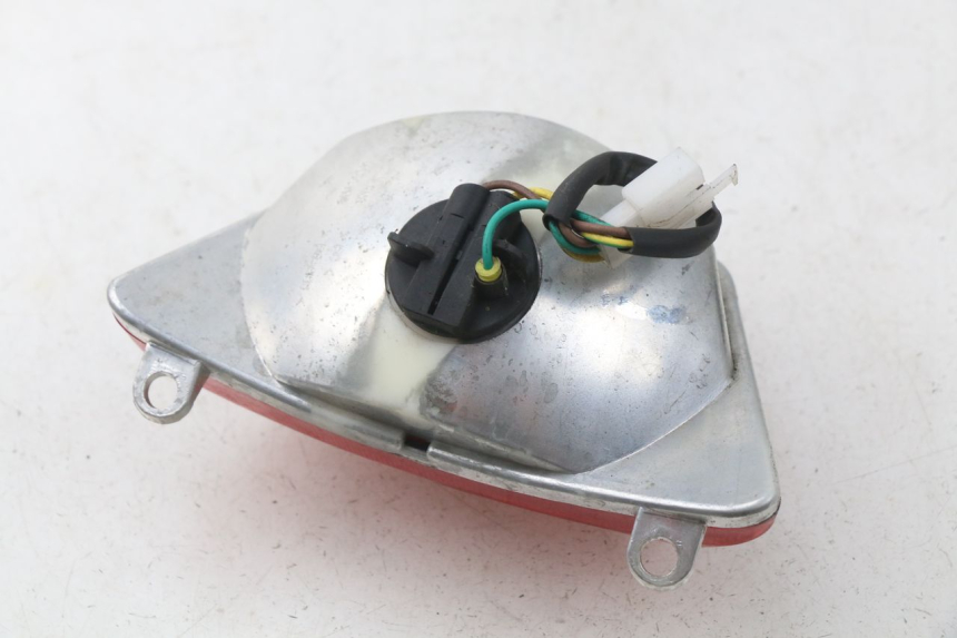 photo de LUZ TRASERA DAELIM S4 50 (2010 - 2015) - Detalles de los puntos de fijación