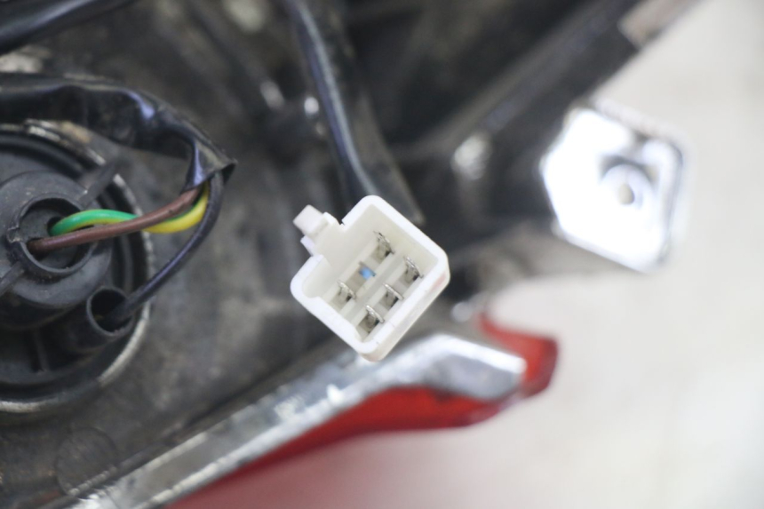 photo de LUZ TRASERA JM MOTORS SANTANA EVO 50 (2024 - 2026) - Estado de la superficie y material