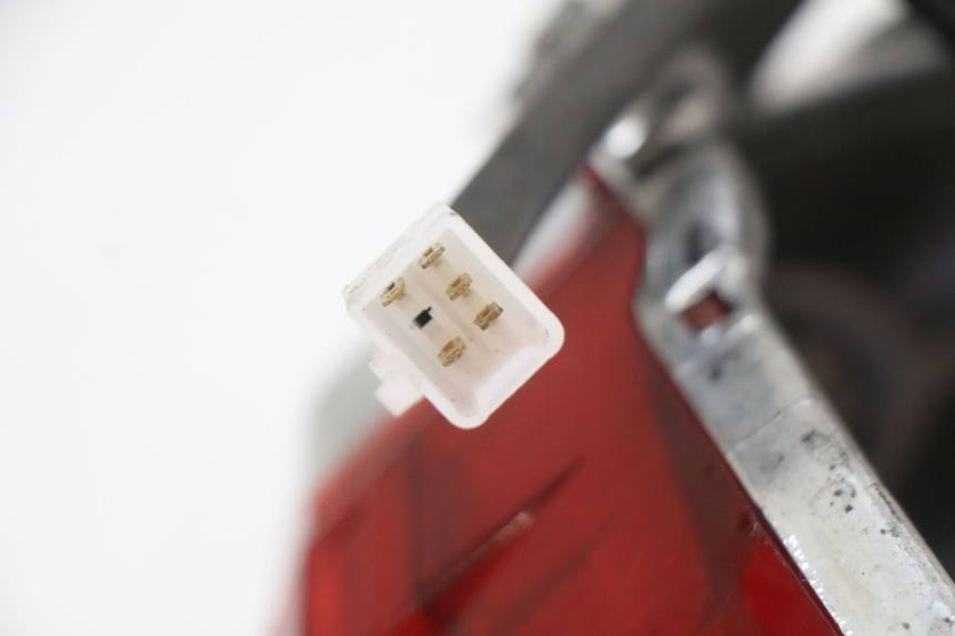 photo de LUZ TRASERA JM MOTORS SANTANA 50 (2014 - 2023) - Detalles de los puntos de fijación