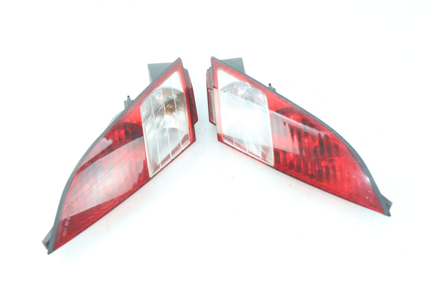 photo de LUZ TRASERA PEUGEOT SATELIS 125 (2006 - 2009) - Vista principal