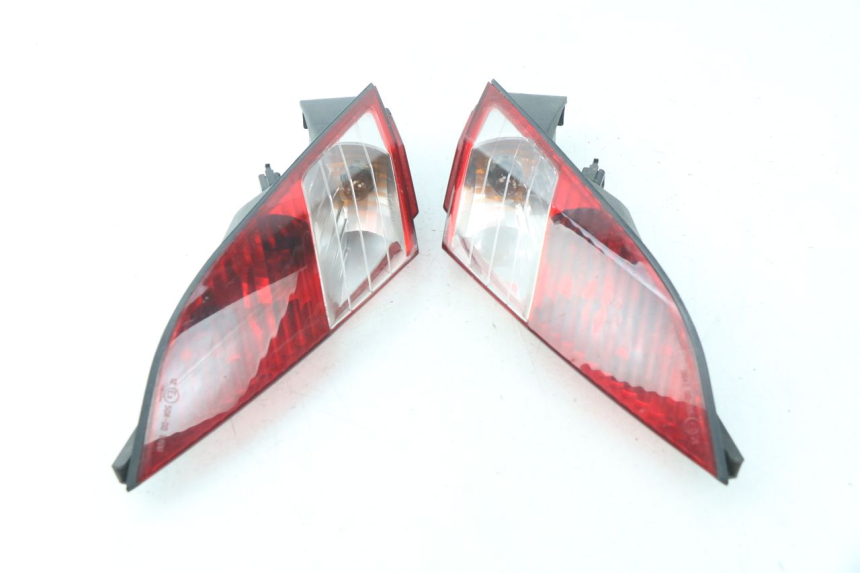 photo de LUZ TRASERA PEUGEOT SATELIS 125 (2006 - 2009) - Detalle de la pieza