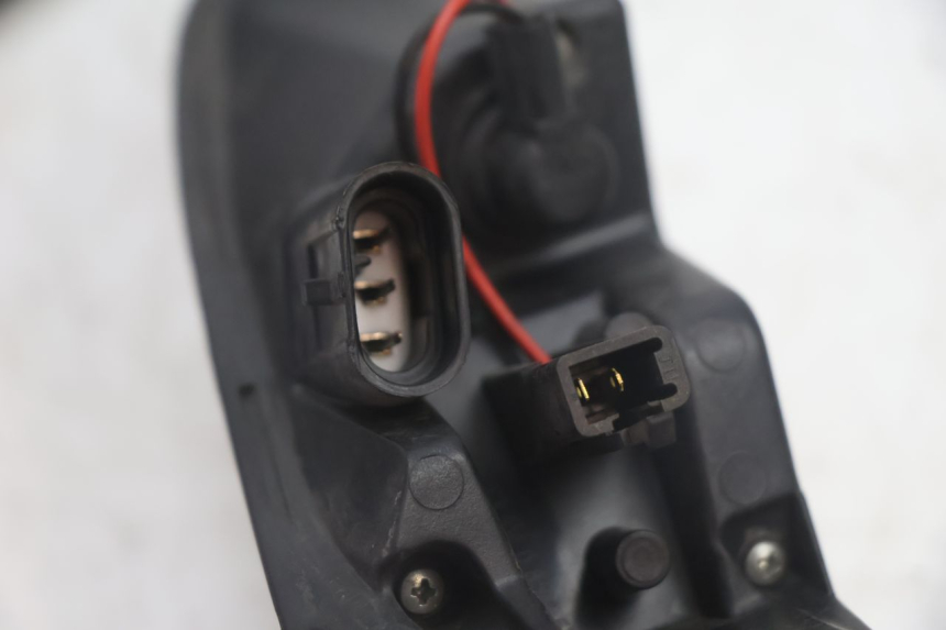 photo de LUZ TRASERA PEUGEOT SATELIS 125 (2013 - 2018) - Otra vista del artículo