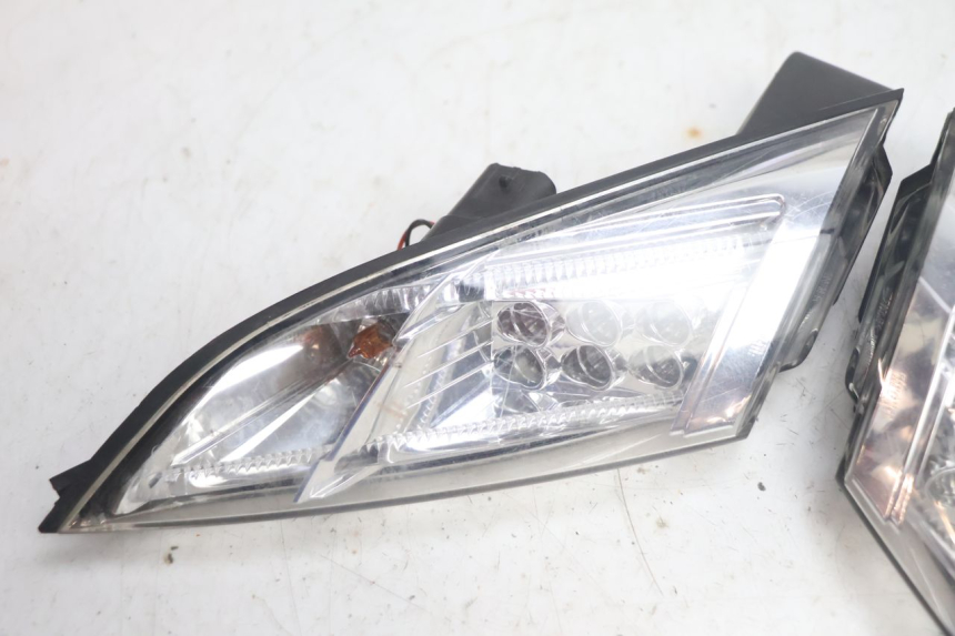 photo de LUZ TRASERA PEUGEOT SATELIS 125 (2013 - 2018) - Zoom estado de uso